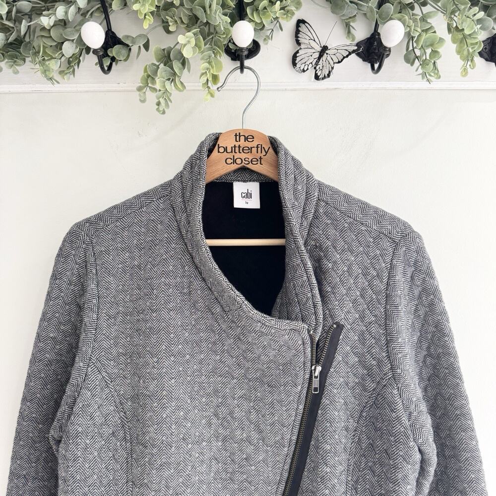 CAbi Grey Herringbone Asymmetrical Zip Jacket Large CP - Picture 2 of 4